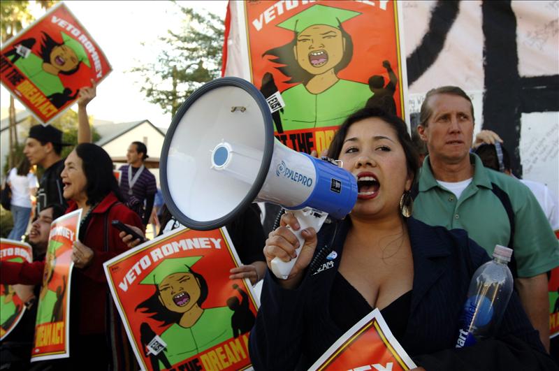 Dreamers podrán tener licencia de conducir en Arizona