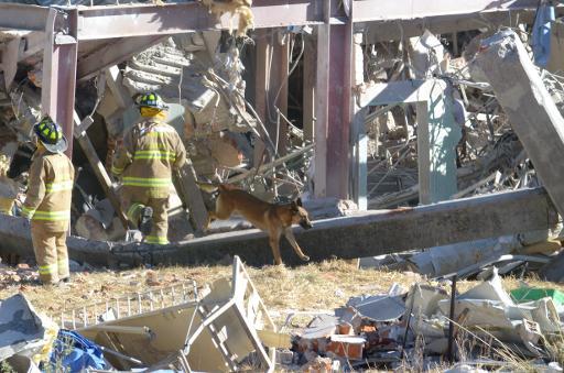 Explosión de gas destruye parte de hospital en México, al menos siete muertos