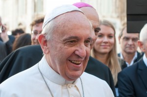 "Los adolescentes de Kino trabajan en nombre de los inmigrantes en esa ciudad fronteriza y viven a diario el fenómeno de la inmigración que genera todo tipo de consecuencias inhumanas", comentó su Santidad en la carta.