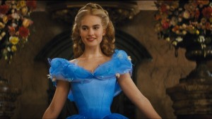 "Cenicienta" encantó a las audiencias este fin de semana y lideró la taquilla norteamericana al recaudar 70,1 millones de dólares en Estados Unidos y Canadá, además de sumar 132 millones en ventas de entradas a nivel global durante el fin de semana. 