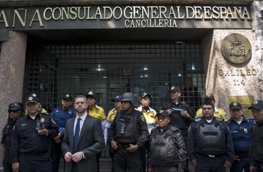 Padres de estudiantes desaparecidos llevan sus demandas a embajadas en México