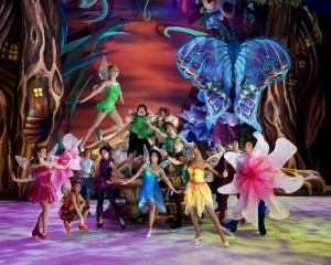 Disney On Ice presents Worlds of Fantasy. Este fantástico espectáculo sobre hielo repleto de acción, adrenalina y mucha emoción de cuatro de tus cuentos favoritos de Disney, se estará presentando el Us Airways Center del 8 al 12 abril. 