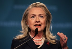 "Los estadounidenses de a pie necesitan una defensora. Quiero ser esa defensora", dijo Clinton en un video publicado en internet que anunció su candidatura.