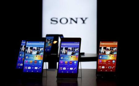 Sony lanza nuevo Xperia, sigue reduciendo división celulares