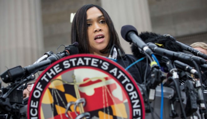 Seis policías de Baltimore acusados por muerte de Freddie Gray