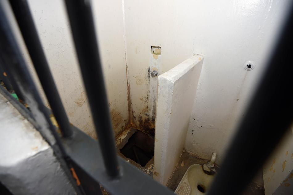 La vigilada celda de la que “El Chapo” escapó en México