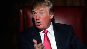 La organización Puente Movement esta invitando al público a unirse a una protesta en contra de la visita de Trump a Arizona el sábado 11 de julio a la 1:30 de la tarde afuera del Phoenix Convention Center, ubicado la 3era Calle y Washington para que le enviemos un claro mensaje al señor Trump de que no es bienvenido en Arizona.    