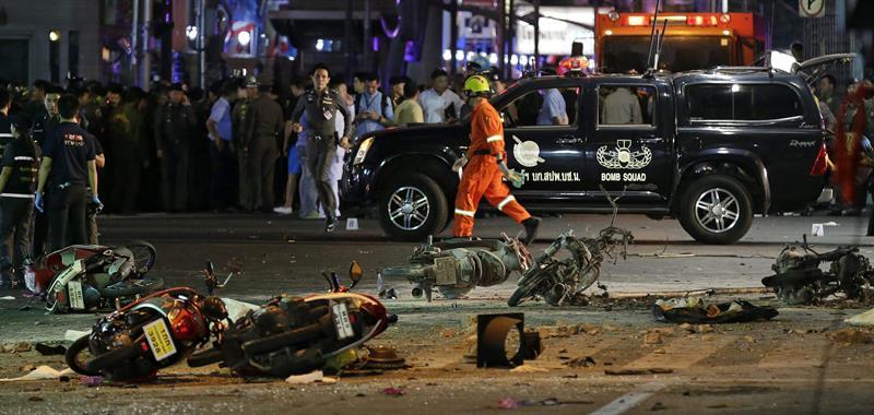 Bomba en capital tailandesa deja decenas de muertos y heridos, busca “destruir la economía