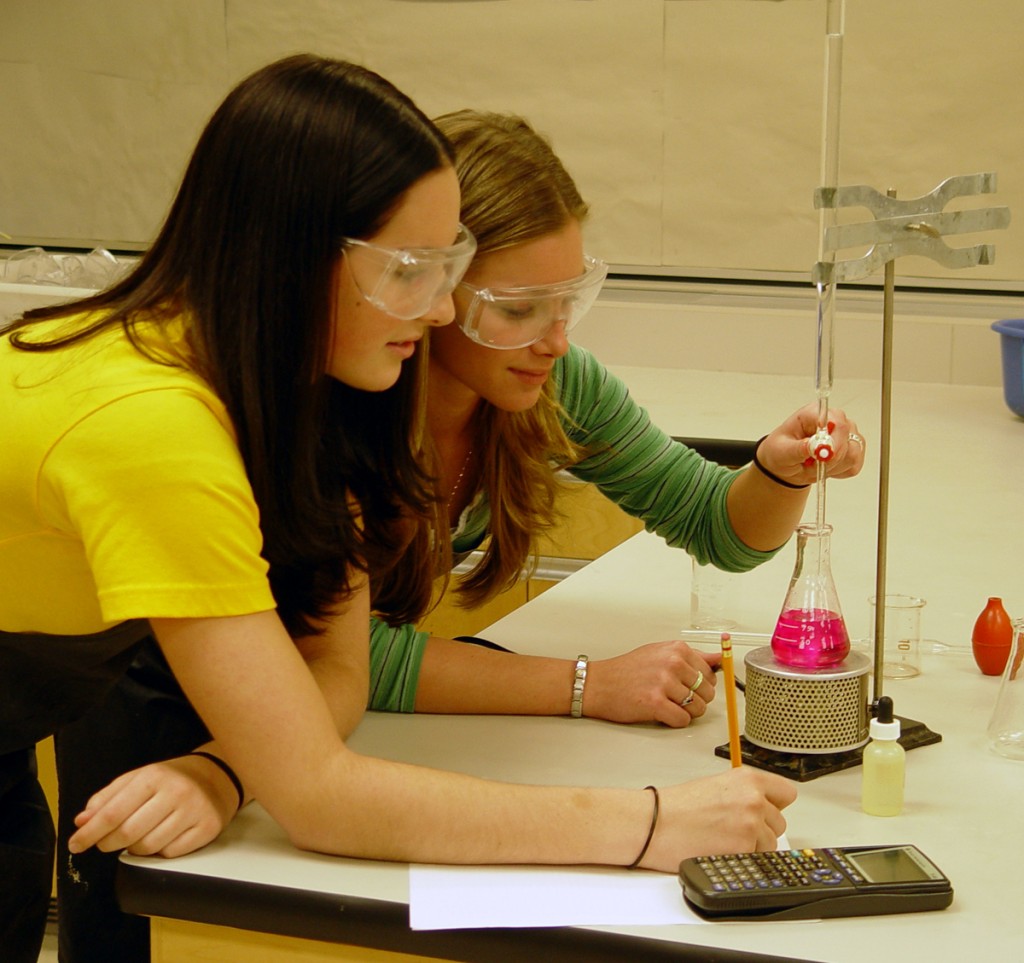 APS y los Phoenix Suns se asocian para otorgar mini becas para estudios en ciencia, tecnología, ingeniería  matemáticas