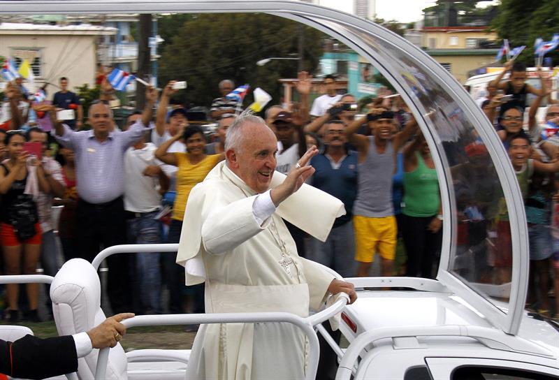 Papa Francisco pide a Cuba y EEUU avanzar en reconciliación