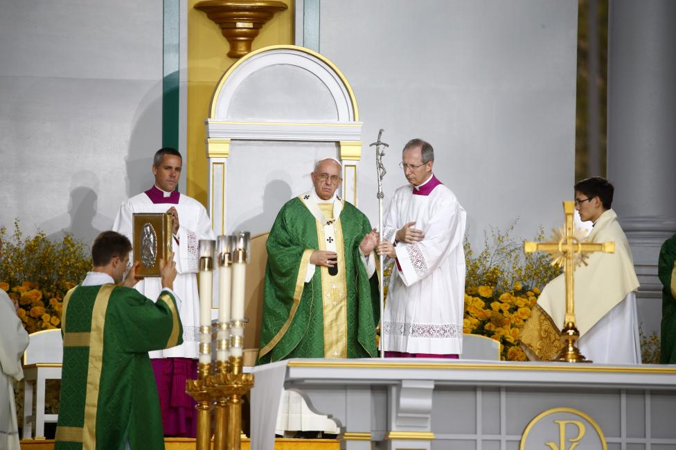 El Papa celebra misa final en Filadelfia con lo que pone cierre a su gira por Estados Unidos