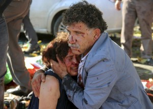 An injured man hugs an injured woman after an explosion during a peace march in Ankara, Turkey, October 10, 2015.  At least 86 people were killed when two suspected suicide bombers hit a rally of pro-Kurdish and leftist activists outside Ankara's main train station, weeks ahead of an election, in the deadliest attack of its kind on Turkish soil. REUTERS/Tumay Berkin
