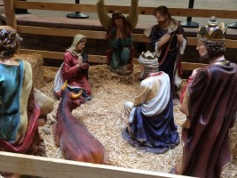 Pesebre en Desert Sky Mall, en Phoenix, Arizona. Seguramente San Francisco de Asís nunca llegó a imaginarse que su idea de montar un pesebre iba a dar para tanto. Desde que el fundador de la orden franciscana representó en 1223 el primer belén en la iglesia italiana de Greccio, cada Navidad millones de hogares en todo el mundo continúan con esta tradición