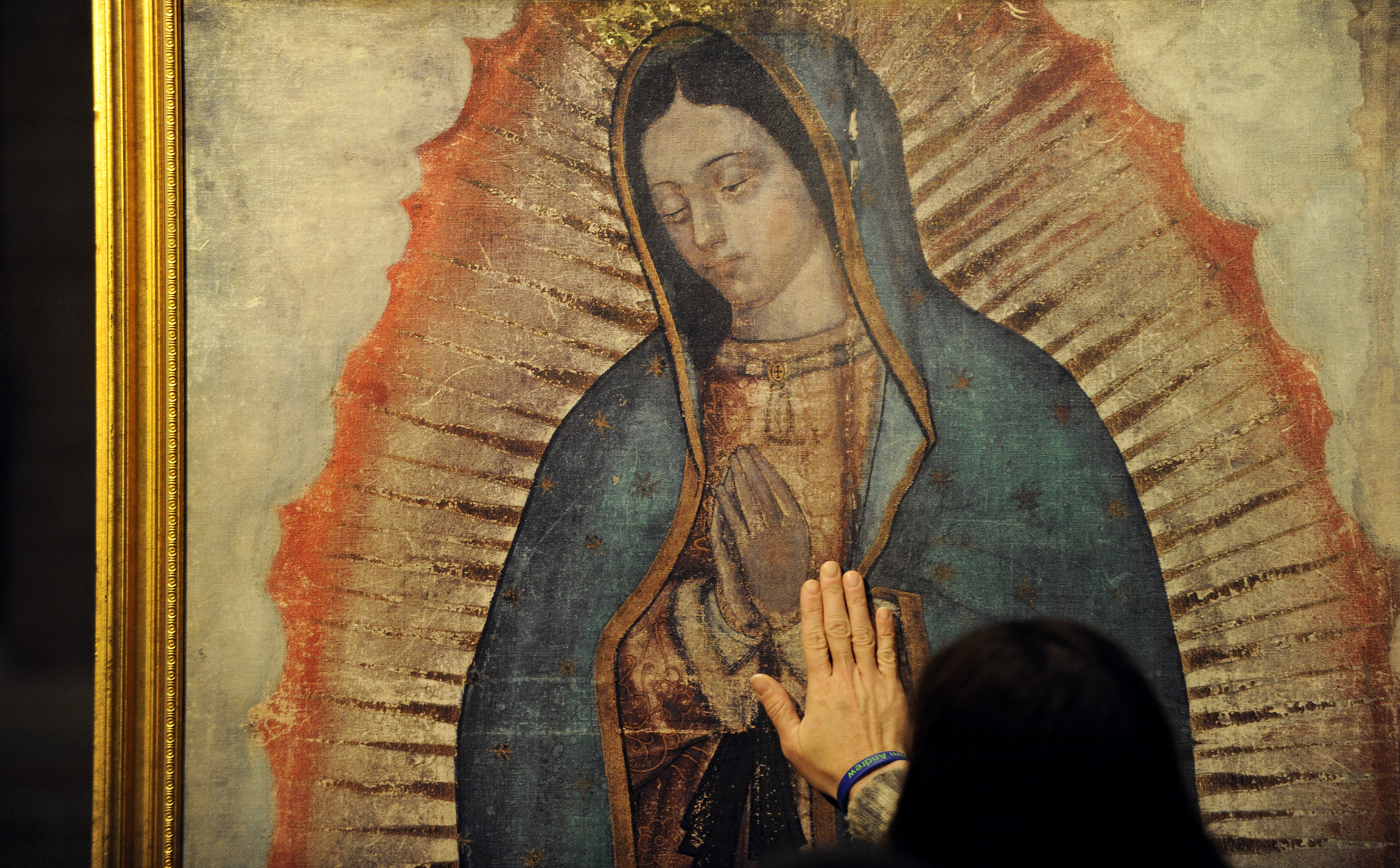 Los fieles y devotos de la “Patrona de México” que residen en el Valle del Sol podrán rendirle homenaje a través de las diferentes celebraciones parroquiales que se llevan a cabo en la en la víspera de su aparición el 11 de diciembre con una vigilia y serenata y el 12 de diciembre con la tradicional Procesión en su honor y Misa. Busque el calendario en este articulo