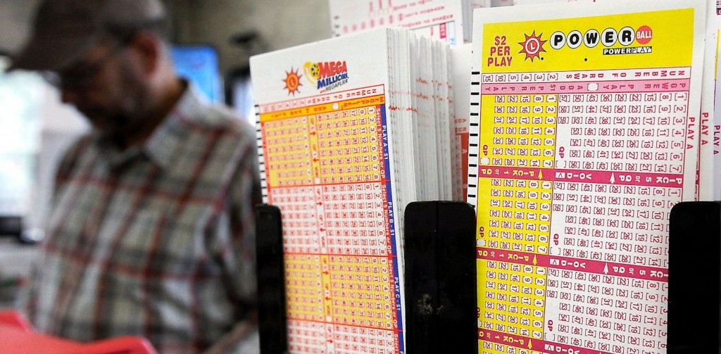Salvadoreño compra 3 billetes de lotería del Powerball en linea y hoy es uno de los felices ganadores