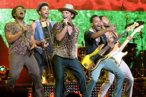 Al espectáculo del Super Bowl 50 se ha agregado la presencia de Bruno Mars. El cantante estadounidense ya actuó en la Super Bowl de 2014, con un desempeño espectacular 