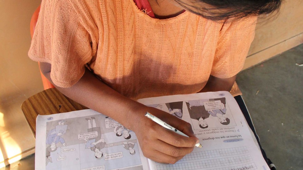 Dos tercios de los analfabetos del mundo son mujeres, revela la UNESCO