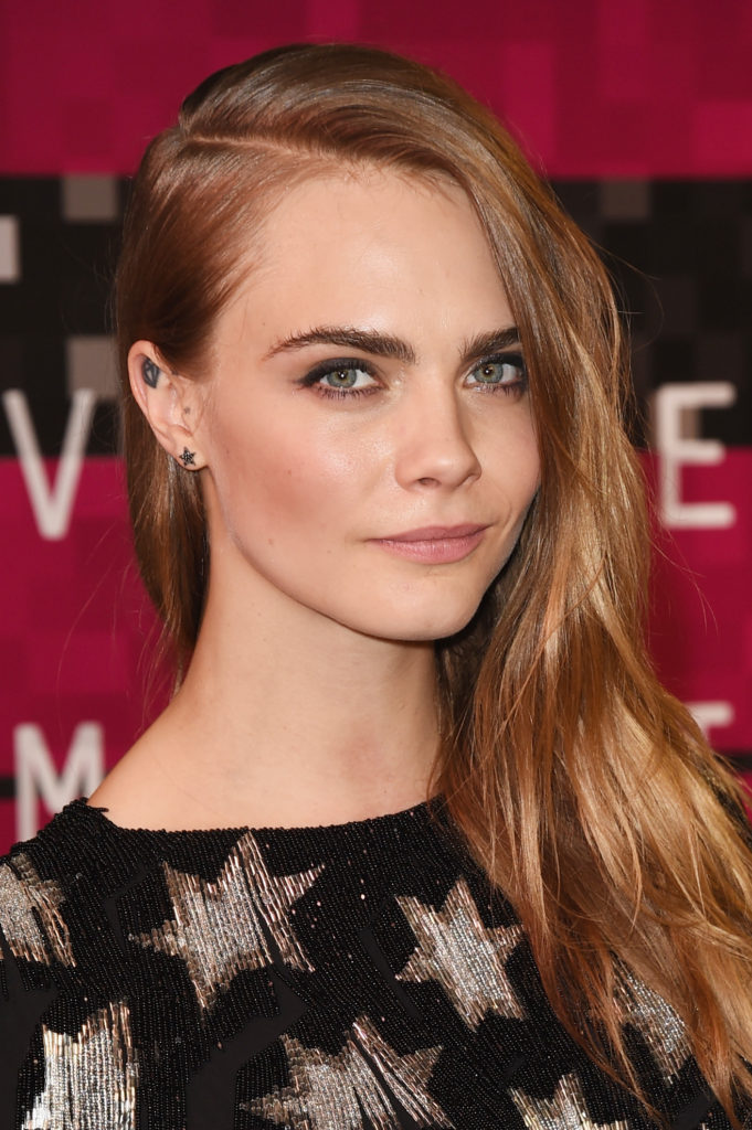 Cara Delevingne es uno de los rostros más reconocidos en el mundo, su mirada profunda y su encantadora personalidad la han convertido en el modelo a seguir de millones de jovencitas y mujeres en el mundo entero, por eso es natural que la firma de cosméticos RIMMEL LONDON, la allá fichado como su nuevo rostro
