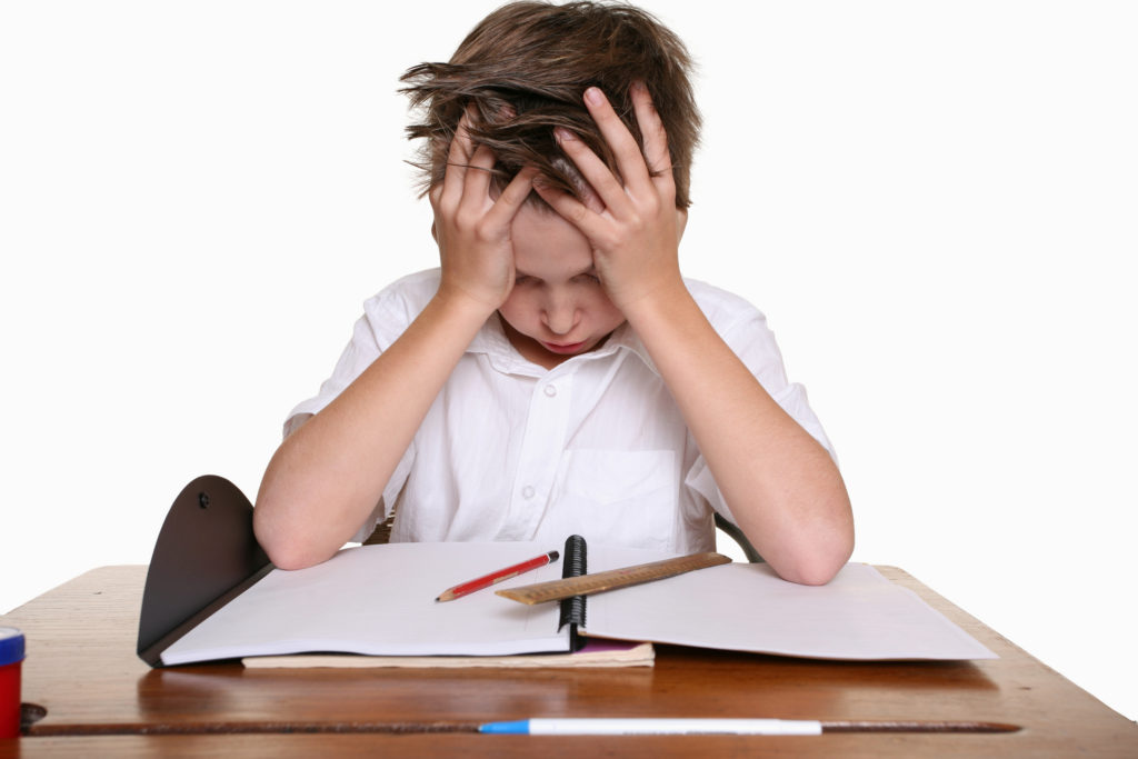Recomiendan terapia antes que medicamentos para niños con déficit de atención e hiperactividad