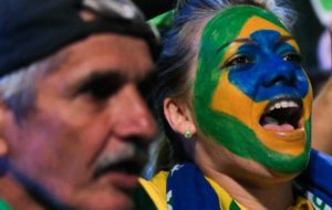 A woman protests against Brazil's President Dilma Rousseff calling for her impeachment at Paulista avenue in Sao Paulo, Brazil, May 11, 2016. REUTERS/Roosevelt Cassio