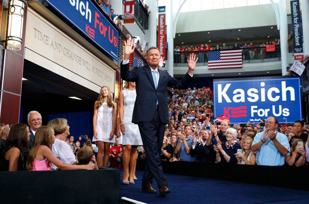 John Kasich suspende candidatura