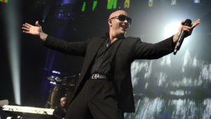 También conocido como "Mr. 305" y "Mr. Worldwide" Pitbull se prepara para lanzar su décimo álbum completo es este 2016, titulado Climate Change 