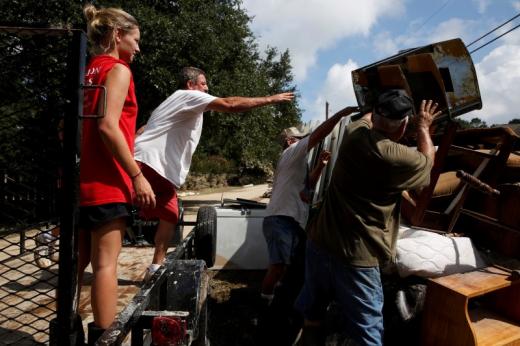 USCIS Ofrecen ayuda humanitaria a inmigrantes afectados por recientes desastres naturales en EEUU