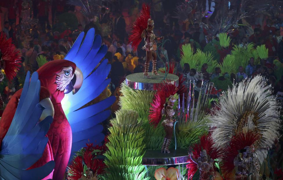 Río apaga la llama olímpica a ritmo de carnaval y celebra ante el mundo su tradición y herencia