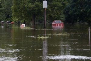 A vehicle is seen on a flooded street in Prairieville, Louisiana, U.S., August 16, 2016.  REUTERS/Jonathan Bachman