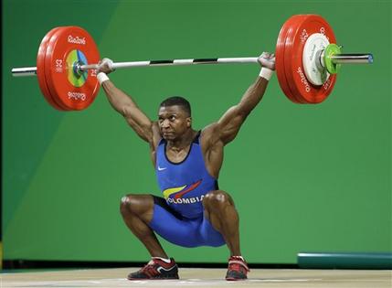 El pesista colombiano Oscar Figueroa le da la primera medalla de oro a su país en Río