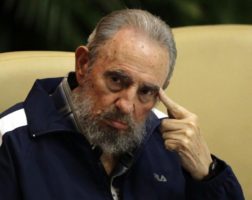 Fidel Castro, 1926-2016. El líder cubano Fidel Castro, una leyenda de la izquierda revolucionaria que gobernó su país durante casi medio siglo, murió el viernes a los 90 años, informó su hermano Raúl Castro en un mensaje transmitido el sábado por la televisión estatal. Foto de archivo tomada en la Habana en Abril 19, de 2011. REUTERS/Desmond Boylan