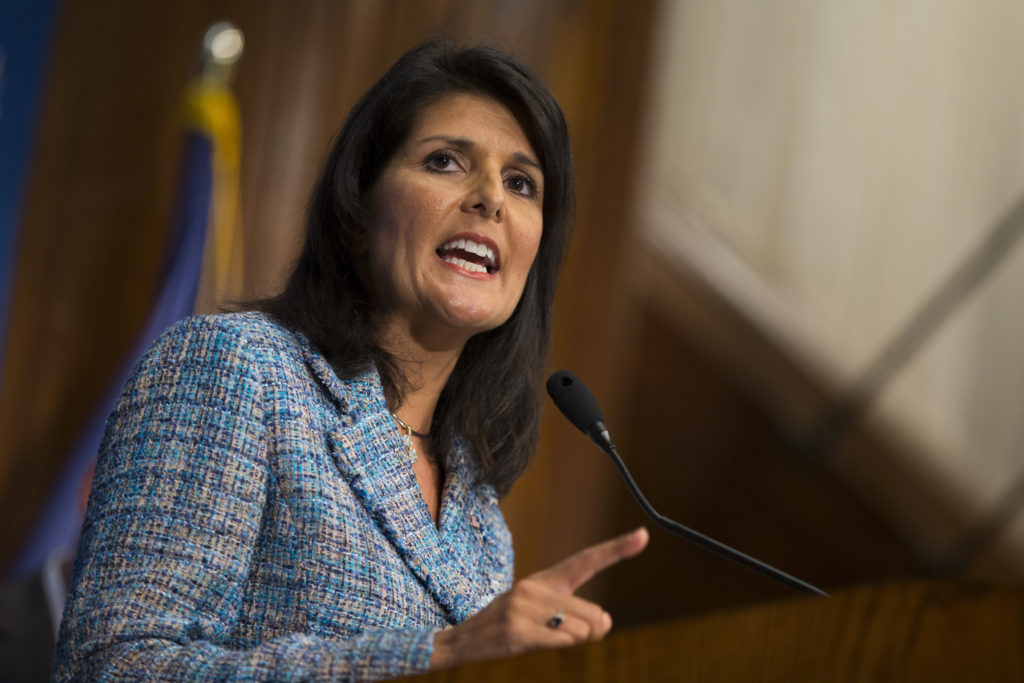 Trump elige a la gobernadora Nikki Haley como embajadora en la ONU: medios