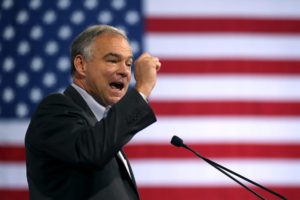 En Phoenix, Kaine pronunciará un discurso completamente en español, la primera vez que un candidato lo hace durante una campaña presidencial. Tim estará hablando acerca de lo mucho que hay en juego en estas elecciones y las decisiones que los votantes enfrentan.