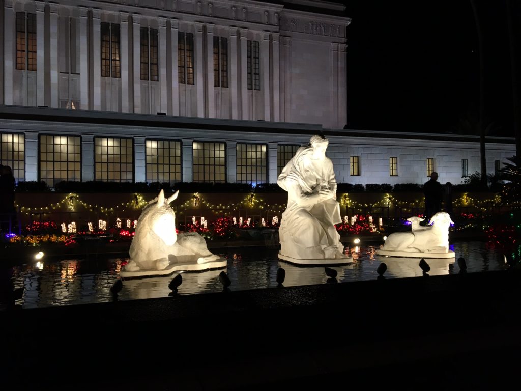 La tradición del pesebre cobra vida en “Temple Garden Christmas Lights” en Mesa