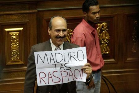 Parlamento venezolano declara que presidente Maduro abandonó su cargo