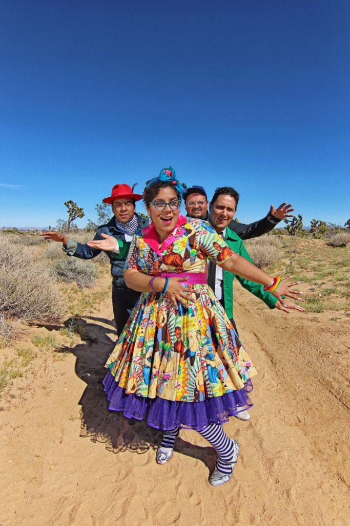 La Santa Cecilia debuta en el Valle del Sol con su energética fusión musical