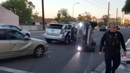 Uber suspende programa de vehículos autónomos después de choque en Arizona