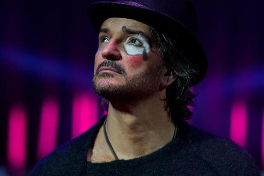 Arjona lanza “Circo Soledad” una producción que va de la balada al rock