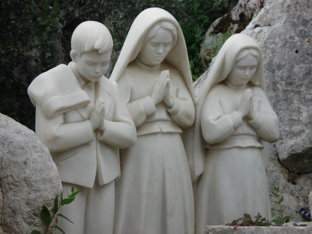 Papa prepara canonización de niños portugueses por visiones de Virgen de Fátima