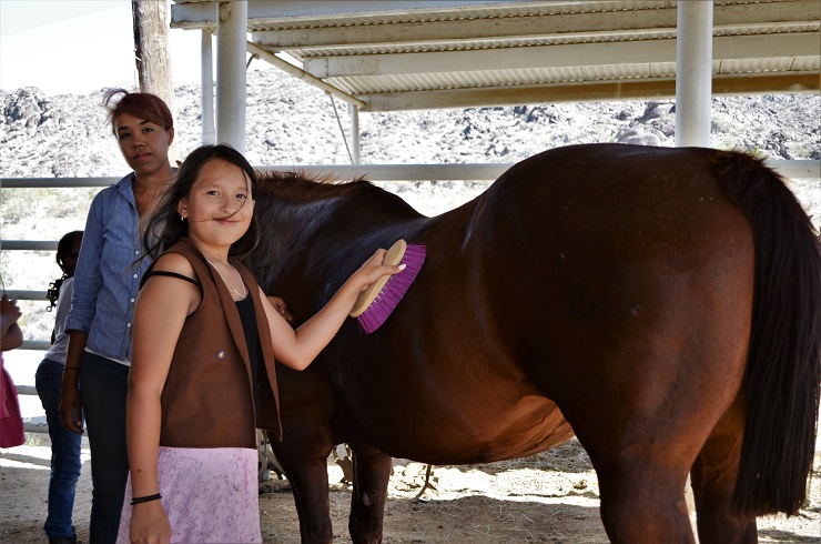 Girl Scouts viven una jornada al estilo “Spirit Riding Free” en los establos de Ponderosa Ranch en South Mountain