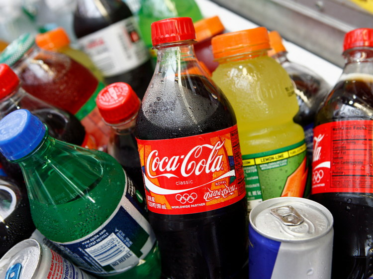 En todo el mundo, las refrescos azucarados son más asequibles