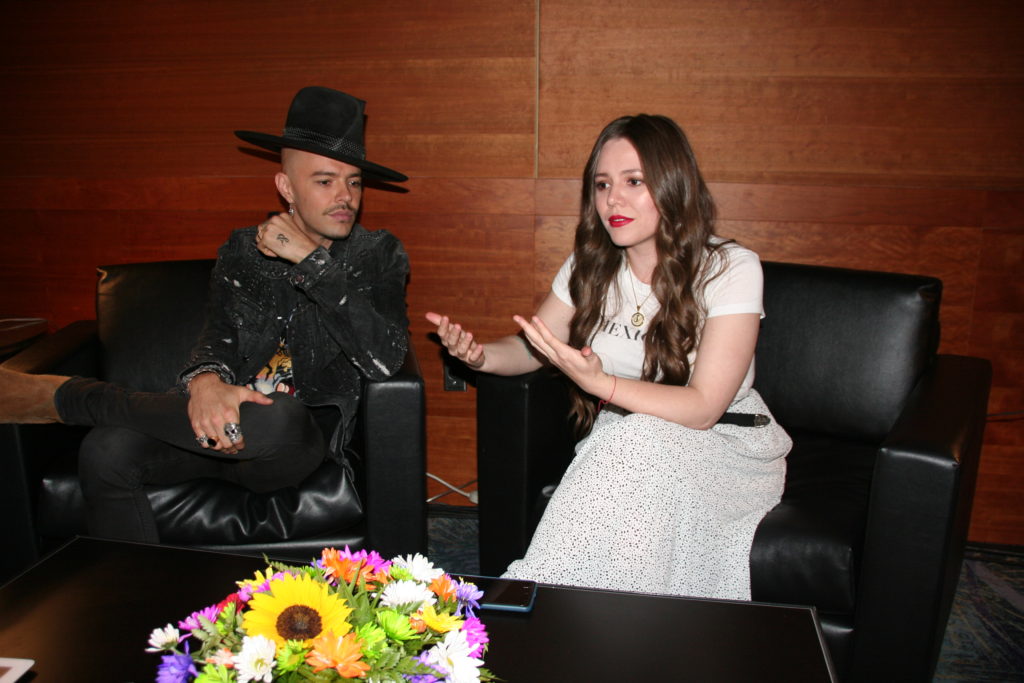 Jesse & Joy conmueven al público de Phoenix durante el lanzamiento exclusivo del video de la canción “Un besito más”