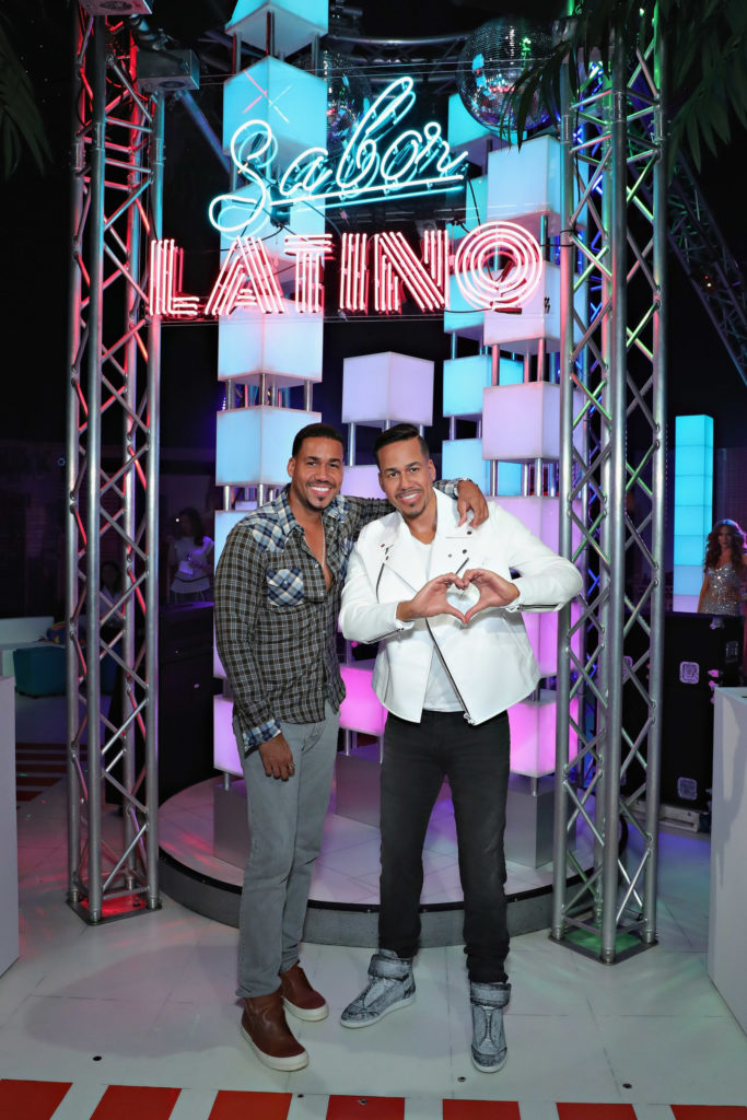 Romeo Santos se encuentra con su figura de cera en Madame Tussauds de New York
