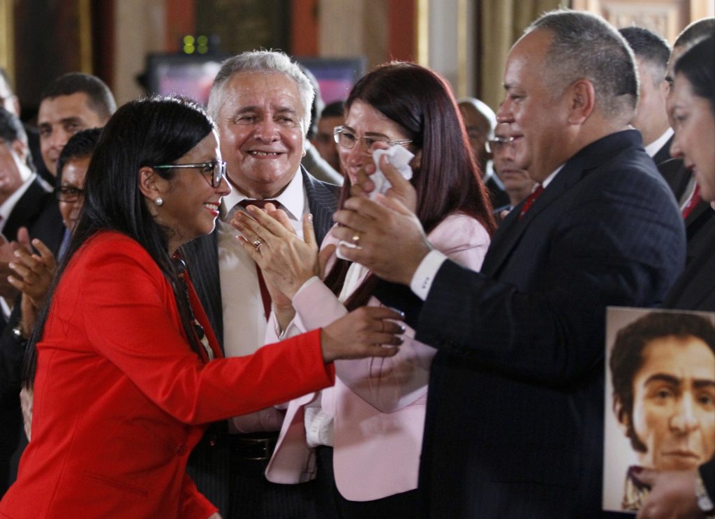 Oficialismo instala asamblea constituyente en Venezuela pese a críticas