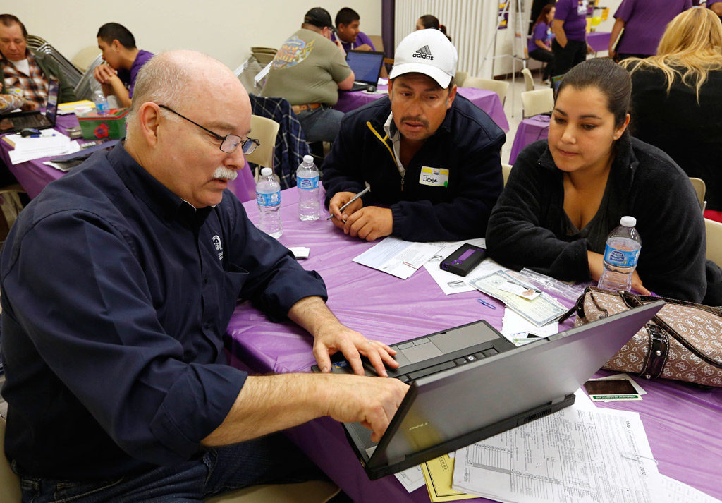 Urgen a los latinos elegibles a que aprovechen el período de inscripción para obtener su seguro de salud