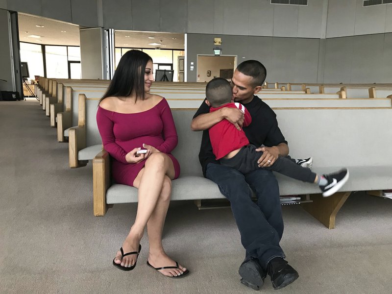 Inmigrante padre de cinco se refugia en iglesia de Phoenix