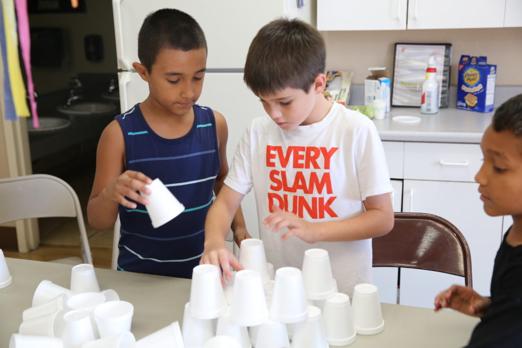 YMCA de Valle del Sol expande los programas STEM con el apoyo de becas de la fundación APS