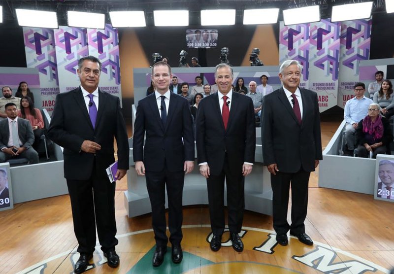 México: insultos entre favoritos en sondeos centran debate