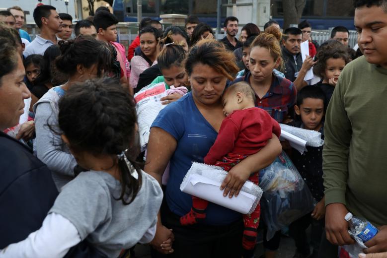 Juez: El gobierno EEUU retrasa liberación de menores migrantes