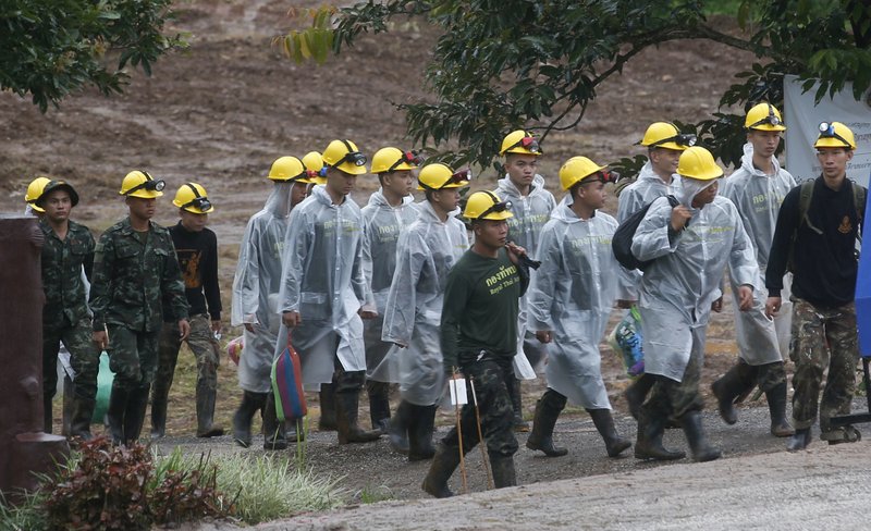 Rescatados todos lo menores y su entrenador de una cueva en Tailandia